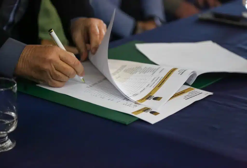 Assinatura do documento de criação da moeda digital de Ouro Preto