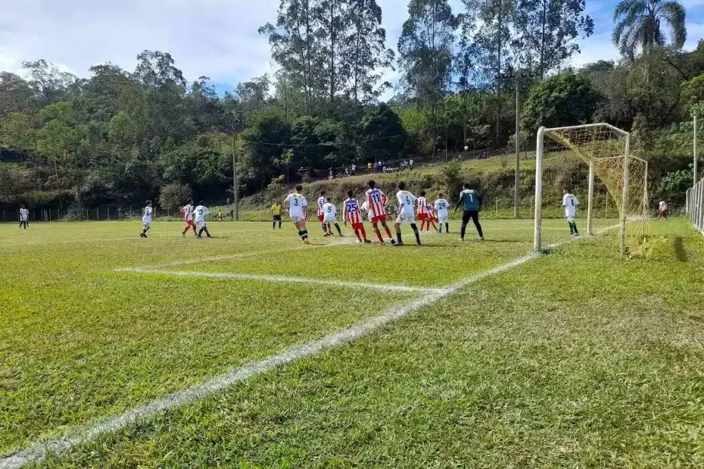 Marcada por intensas disputas de bola, a primeira partida da categoria sub-17 foi vencida pelo Guarany