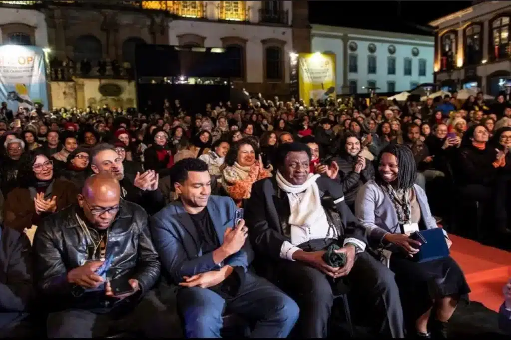 Tony Tornado e outras personalidades, na plateia do Cine-Praça
