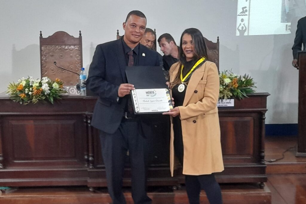 Nátali Lopes Duarte foi homenageada por indicação do vereador Alessandro Sandrinho (Republicanos)