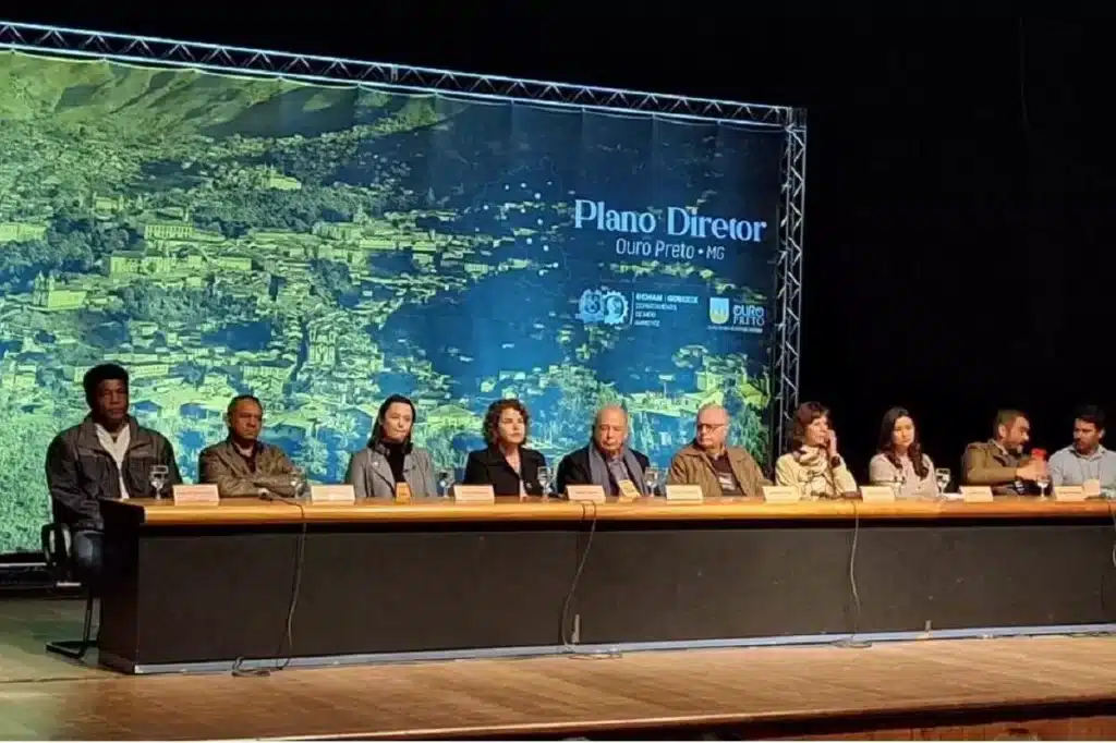 Durante o processo de revisão do Plano Diretor de Ouro Preto, leis correlatas, como a Lei de Regularização Fundiária, serão revisadas ou criadas