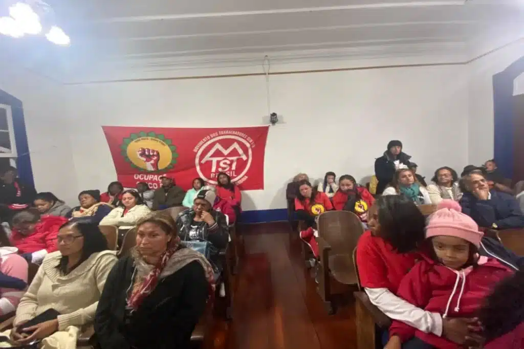 Integrantes de movimentos populares locais compareceram em peso à audiência sobre casas populares