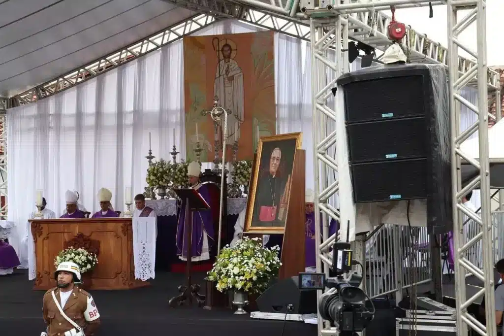 Missa Exequial, em homenagem a Dom Geraldo Lyrio, celebrada por Dom Airton José dos Santos, na Praça da Sé
