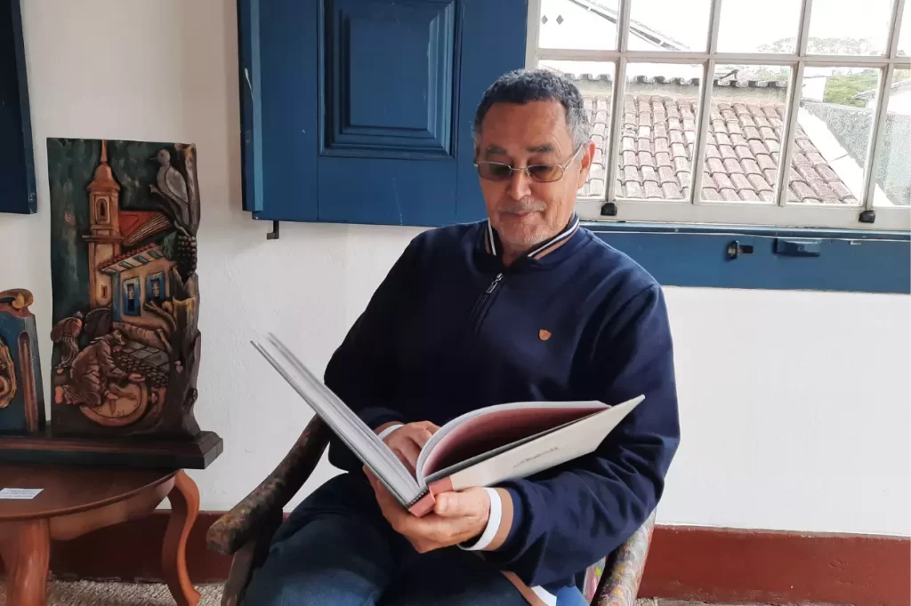 Donadon Leal é neto de Camilo Leal, um dos artistas da exposição "Ancestralidades"