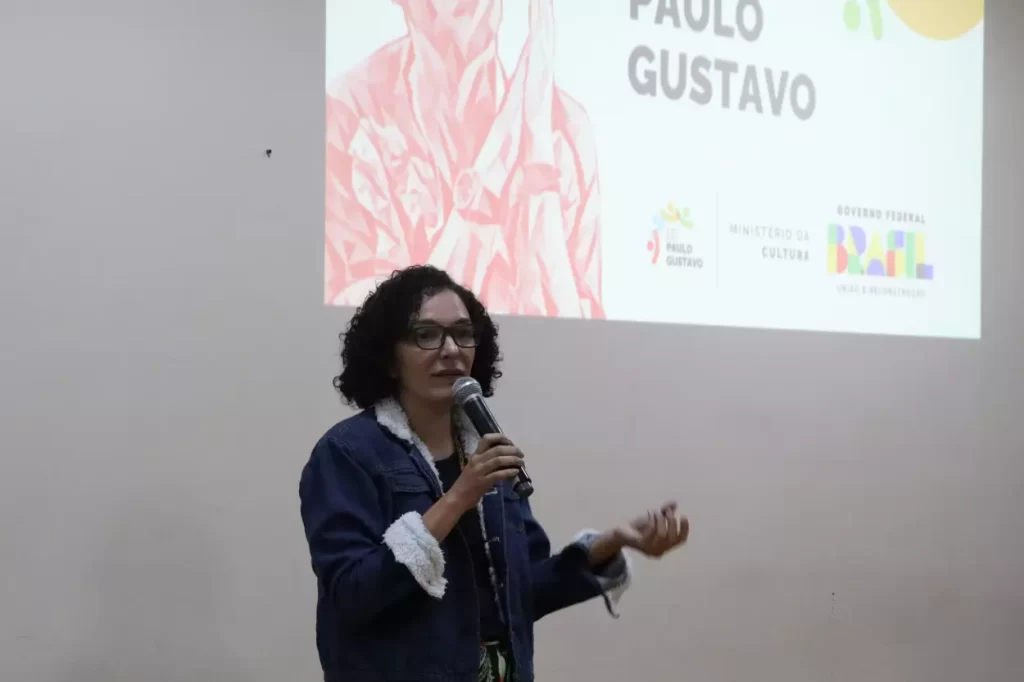Carla Lisboa, integrante da comissão da Lei Paulo Gustavo, já participou de diversas consultas públicas em municípios de Minas Gerais