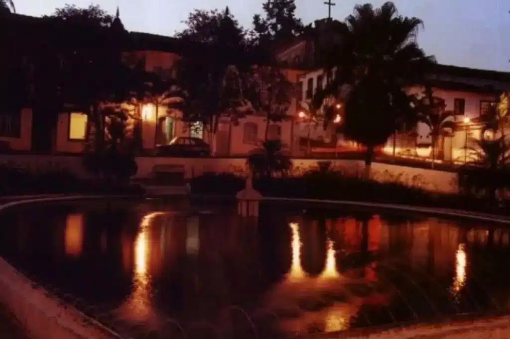 Jardim à noite, antes das recentes intervenções