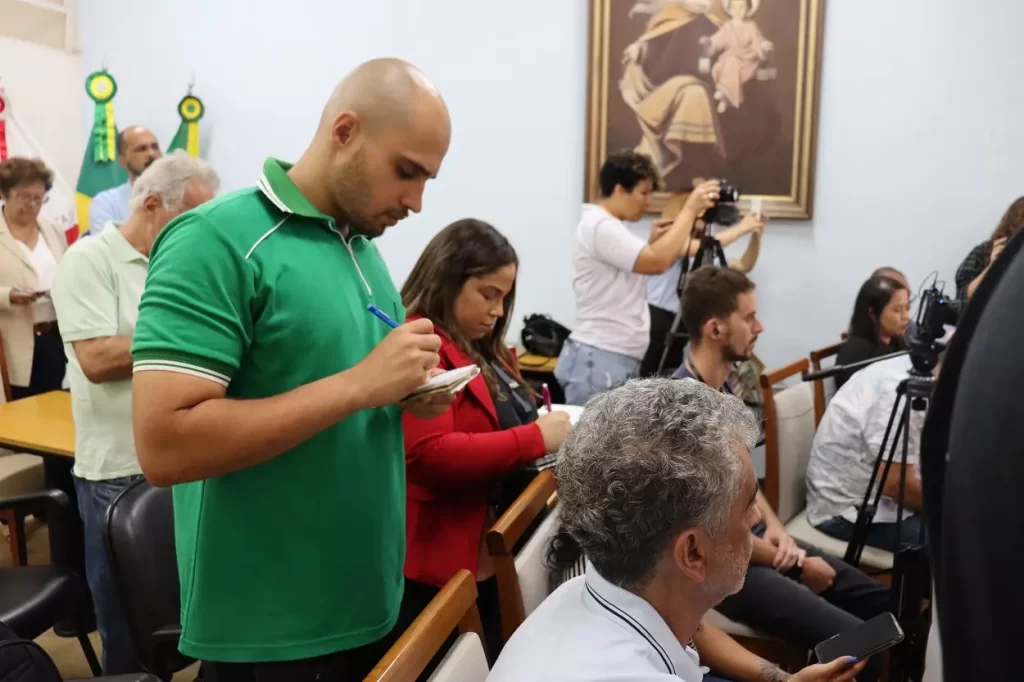 Representantes dos veículos de mídia da região tiveram oportunidade de questionar pontos específicos ao final da apresentação de Celso Cota