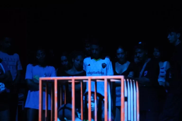 A peça foi uma adaptação dos textos “O Pequeno Príncipe” e “1984”. Fotos: Marina Ferreira/Agência Primaz