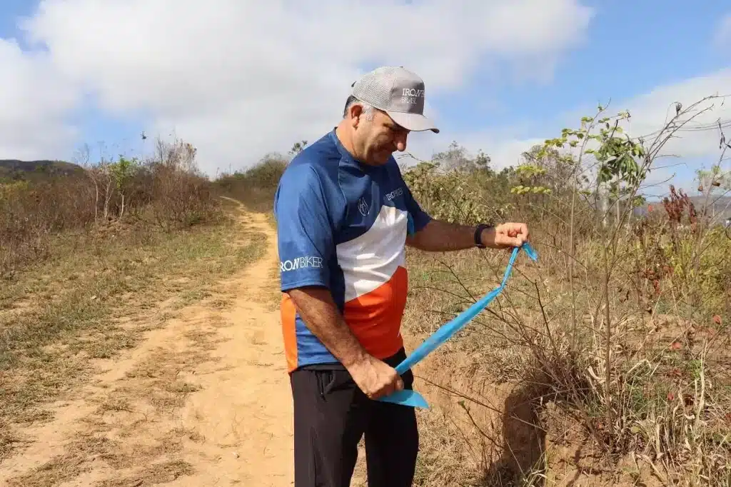 Diversos indicadores são utilizados para a marcação dos trajetos da prova do Iron Biker Brasil