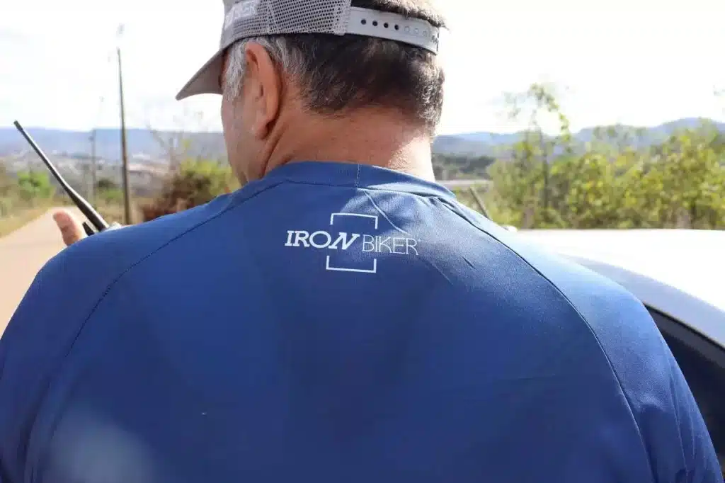 Toda a equipe trabalha com comunicação em tempo real, durante a prova