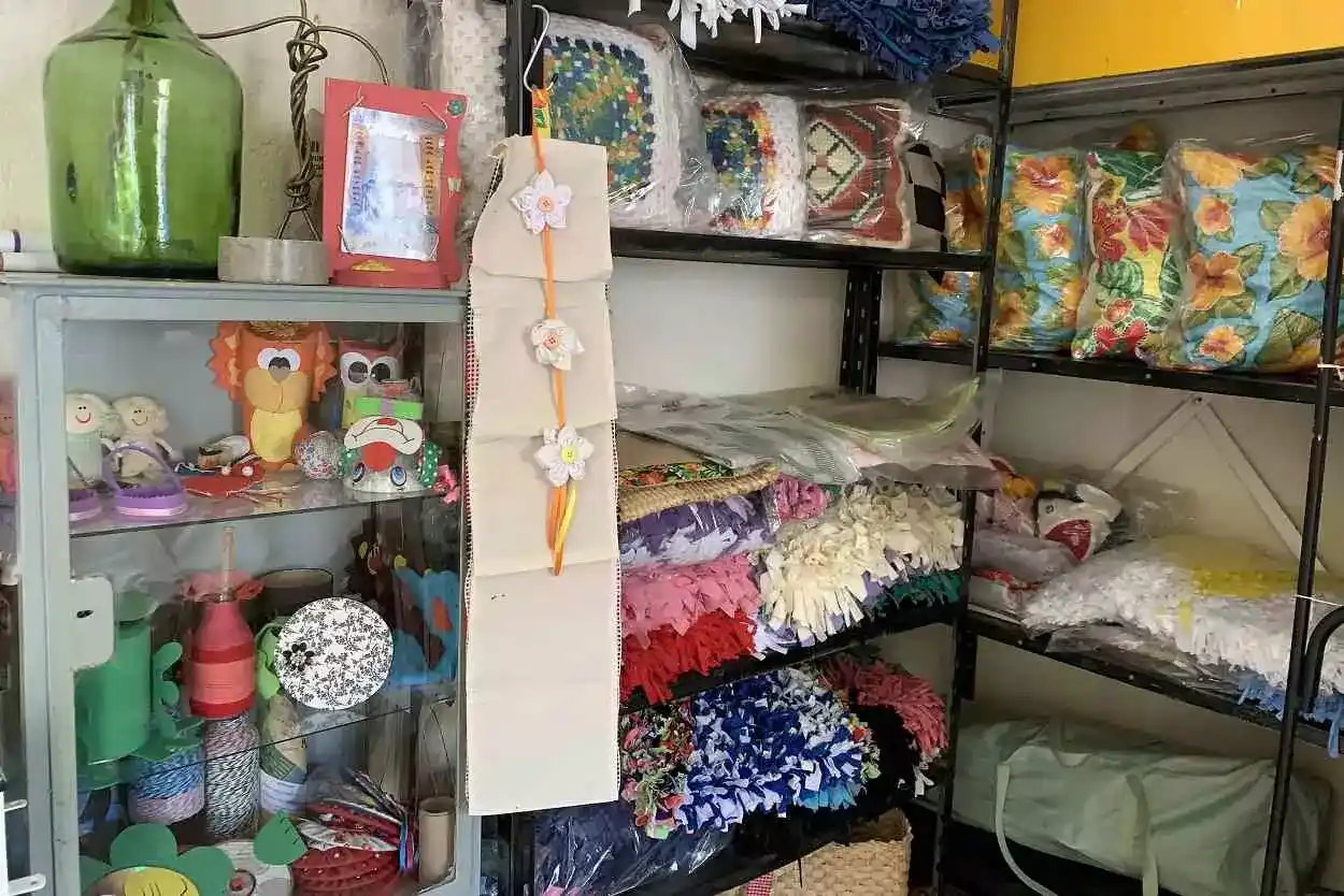 Peças produzidas pelas crianças e adolescentes durante as oficinas da Casa Lar Estrela