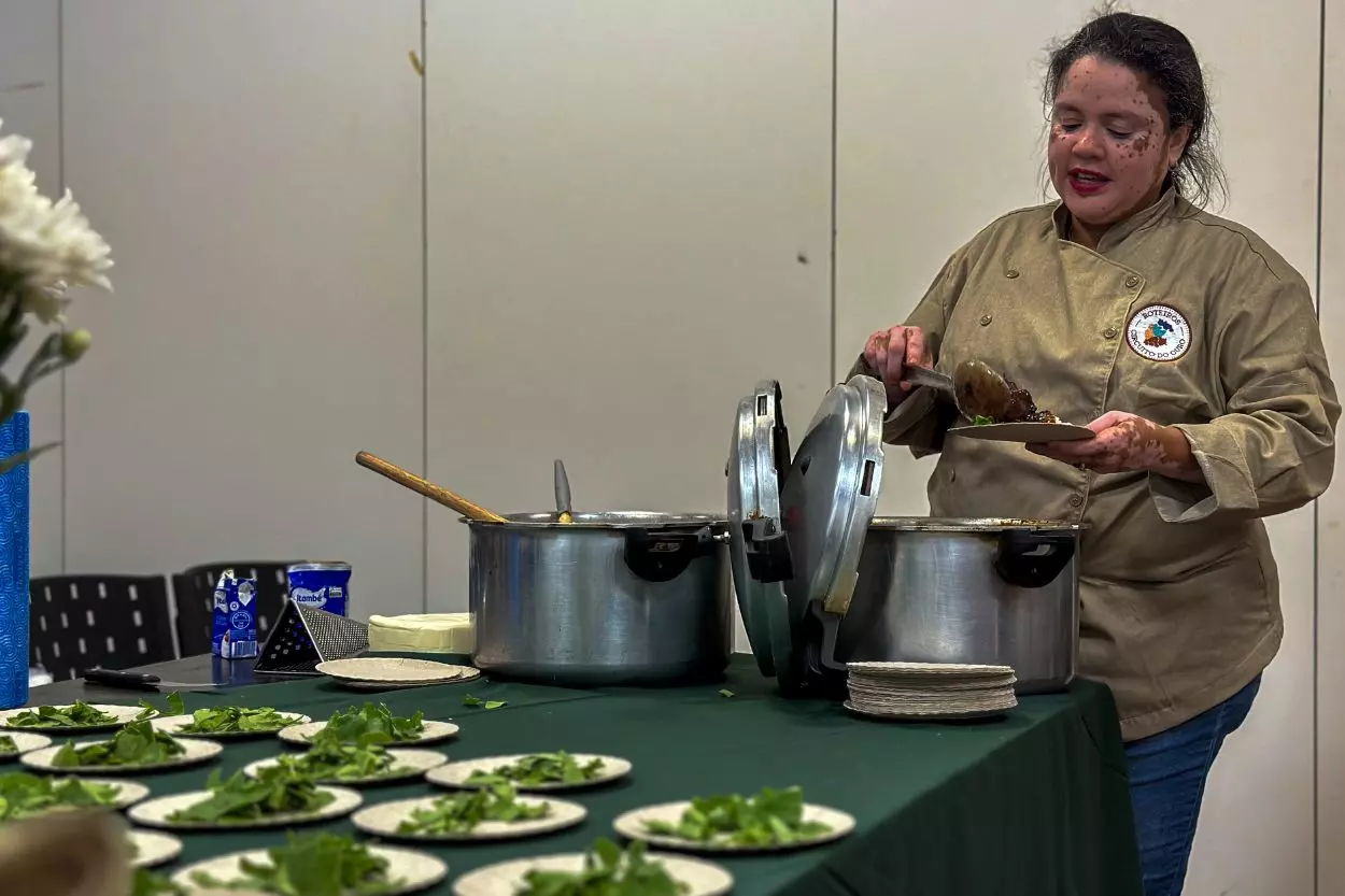 Milsane de Paula, proprietária do Restaurante Sebastião, preparou prato de comida contemporânea para os participantes do Conexão Circuito do Ouro