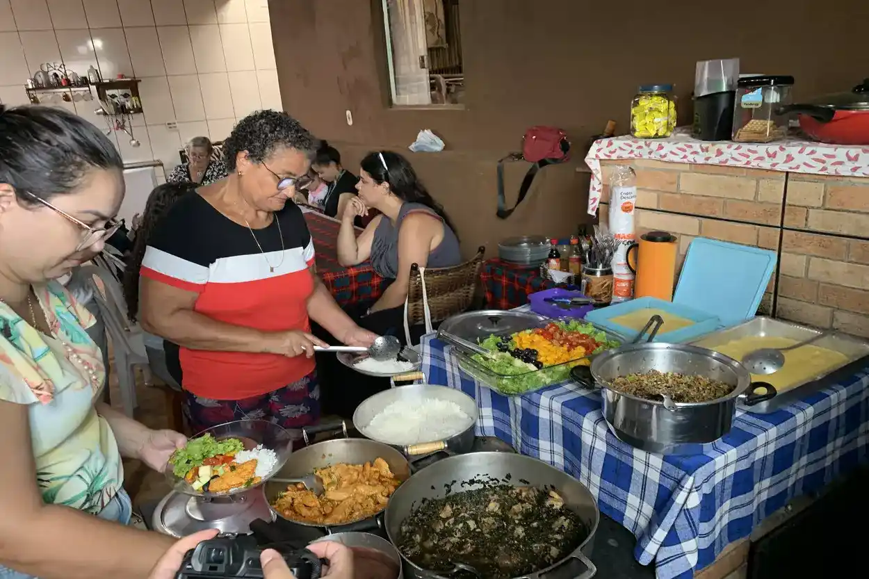 Os participantes do Circuito Experimente Mariana degustaram um delicioso almoço à base de ora pro nobis e umbigo de banana