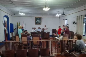 Votação do parecer da Comissão de Legislação e Justiça ficou empatada, mas o projeto da lei orçamentária foi retirada de pauta devido ao pedido de vistas apresentado pelo vereador Júlio Gori