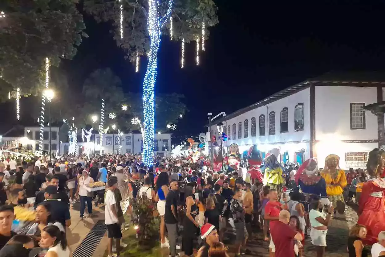 Entre outras manifestações artísticas, o cortejo teve a participação do tradicional Zé Pereira da Chácara