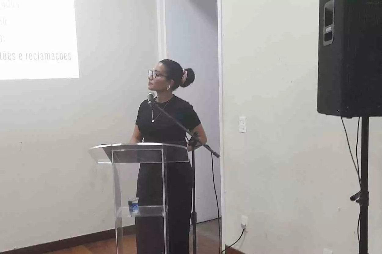Cristiane Costa, engenheira de transportes do Demutran, fez a apresentação do histórico e dos resultados do programa Tarifa Zero