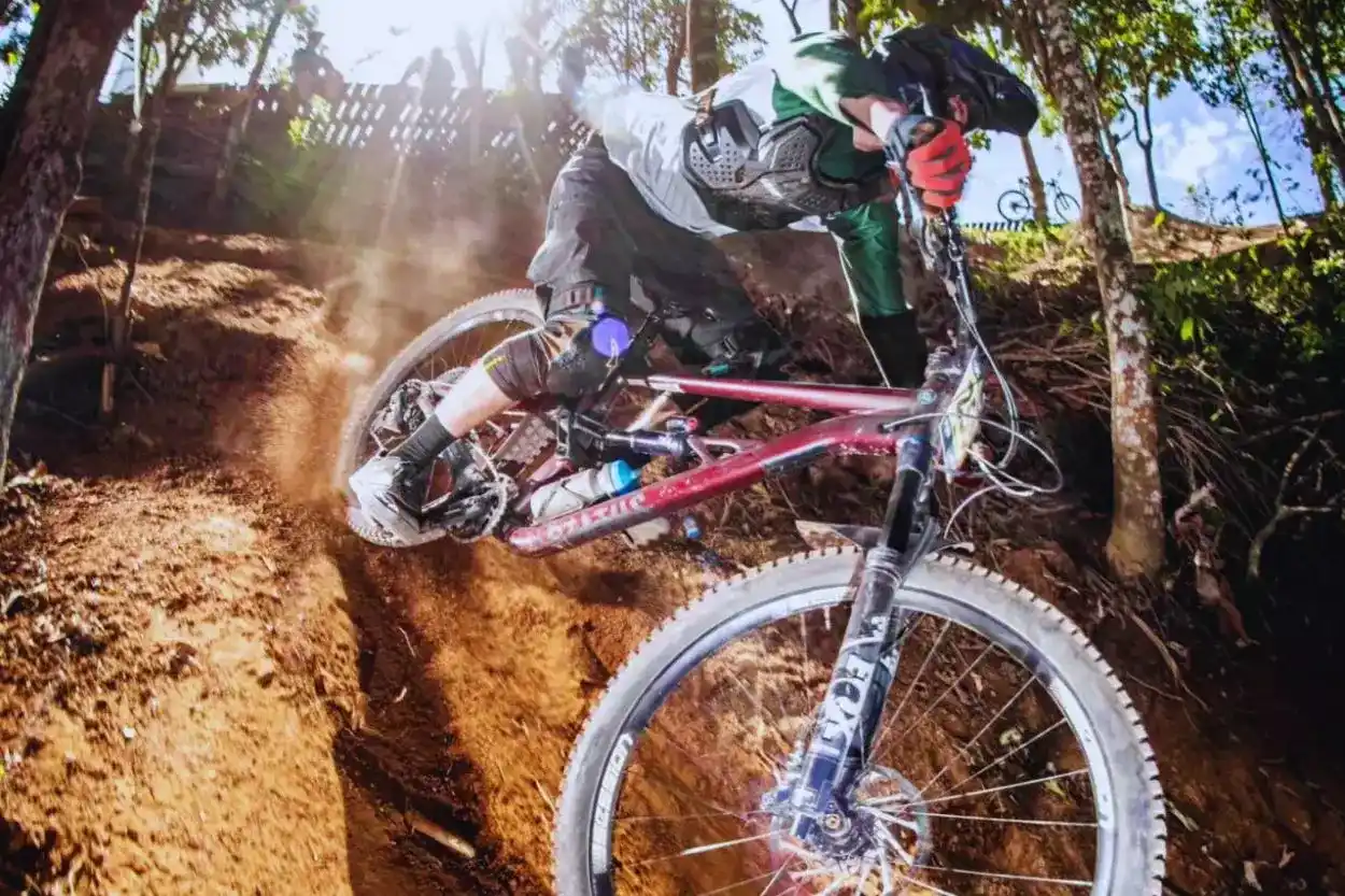 Victor Milagres, atual campeão brasileiro de enduro na categoria Master A, foi um dos beneficiados do programa Bolsa Atleta 2024