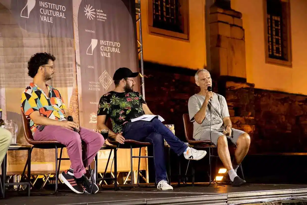Ao lado de Domingos Guimaraens (à esquerda), Vitor Paiva (centro) e Chacal relembraram histórias e falaram sobre a trajetória do CEP 20.000