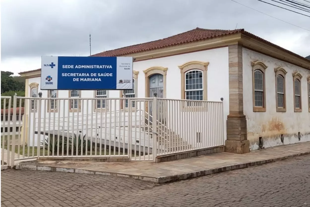 A sede administrativa da Secretaria de Saúde, comandada por Leandro Ferreira, está instalada no antigo Palácio dos Bispos, bairro São José (Chácara)