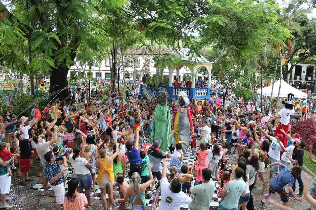 Carnavalzim Osquindô já é uma tradição do carnaval marianense e sua apresentação vai exigir alterações do trânsito, com o completo fechamento da Praça Gomes Freire