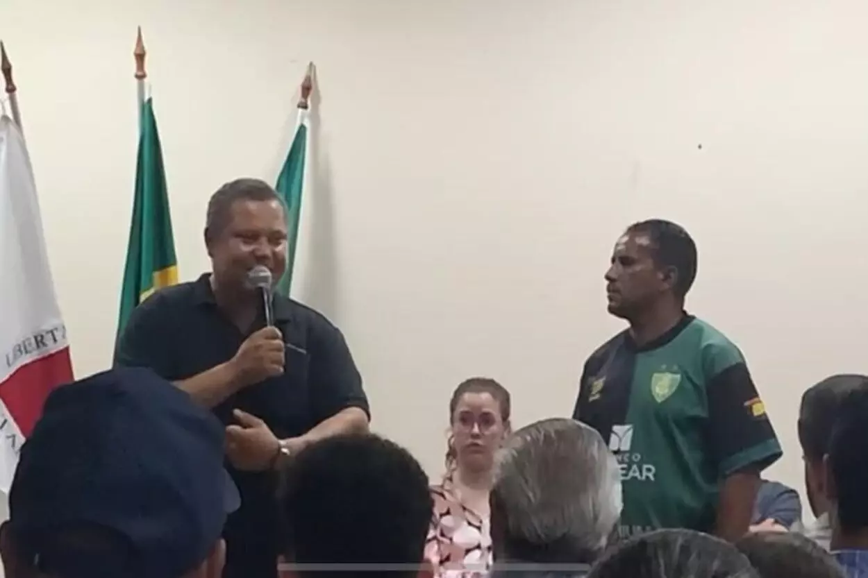 Bruno Ferreira, morador da Vila Serrinha, parabenizou o Poder Público e a equipe técnica pelo REURB.