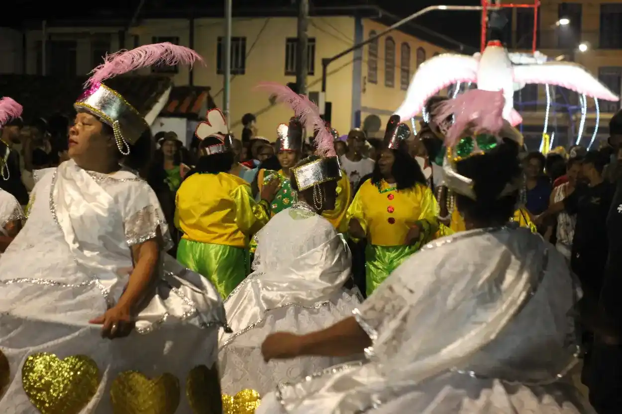 Desfile das escolas de samba no domingo (11) de Carnaval