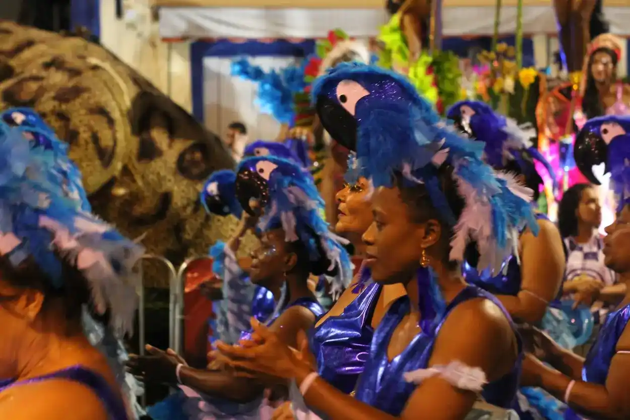 Desfile das escolas de samba - Vila do Carmo