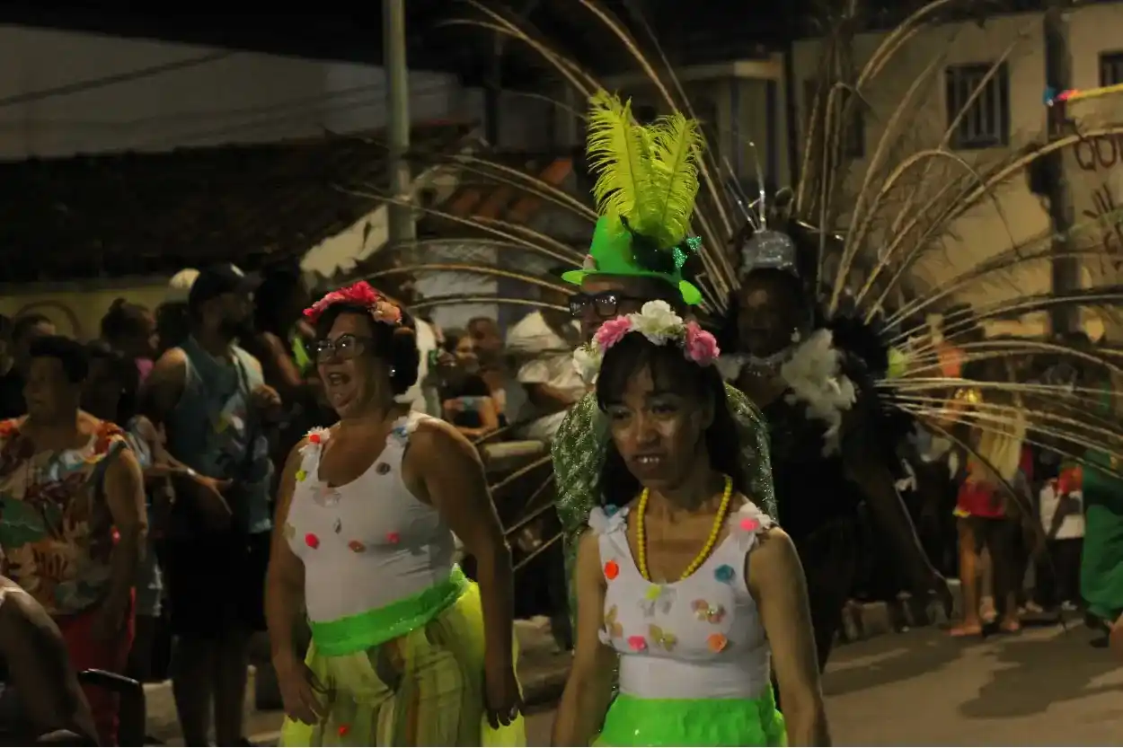 Desfile das escolas de samba - Vila do Carmo