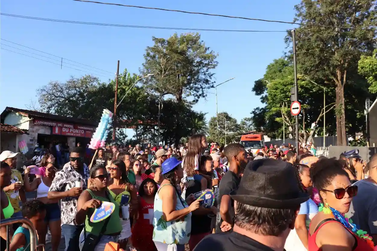 Assim como no sábado, a Banda dos Farrapos foi destaque na segunda-feira de Carnaval, atraindo grande publico