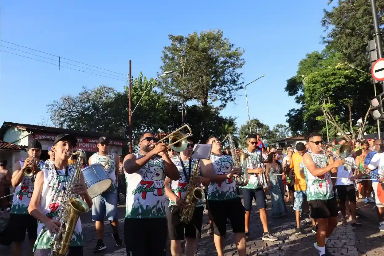 Assim como no sábado, a Banda dos Farrapos foi destaque na segunda-feira de Carnaval, atraindo grande publico
