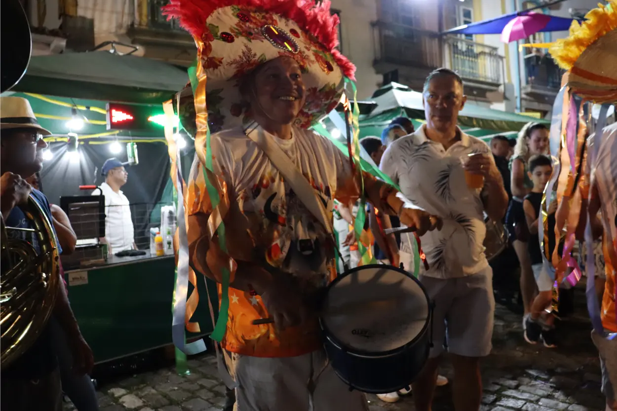 Animação total dos foliões e integrantes do Bloco Folia Nossa