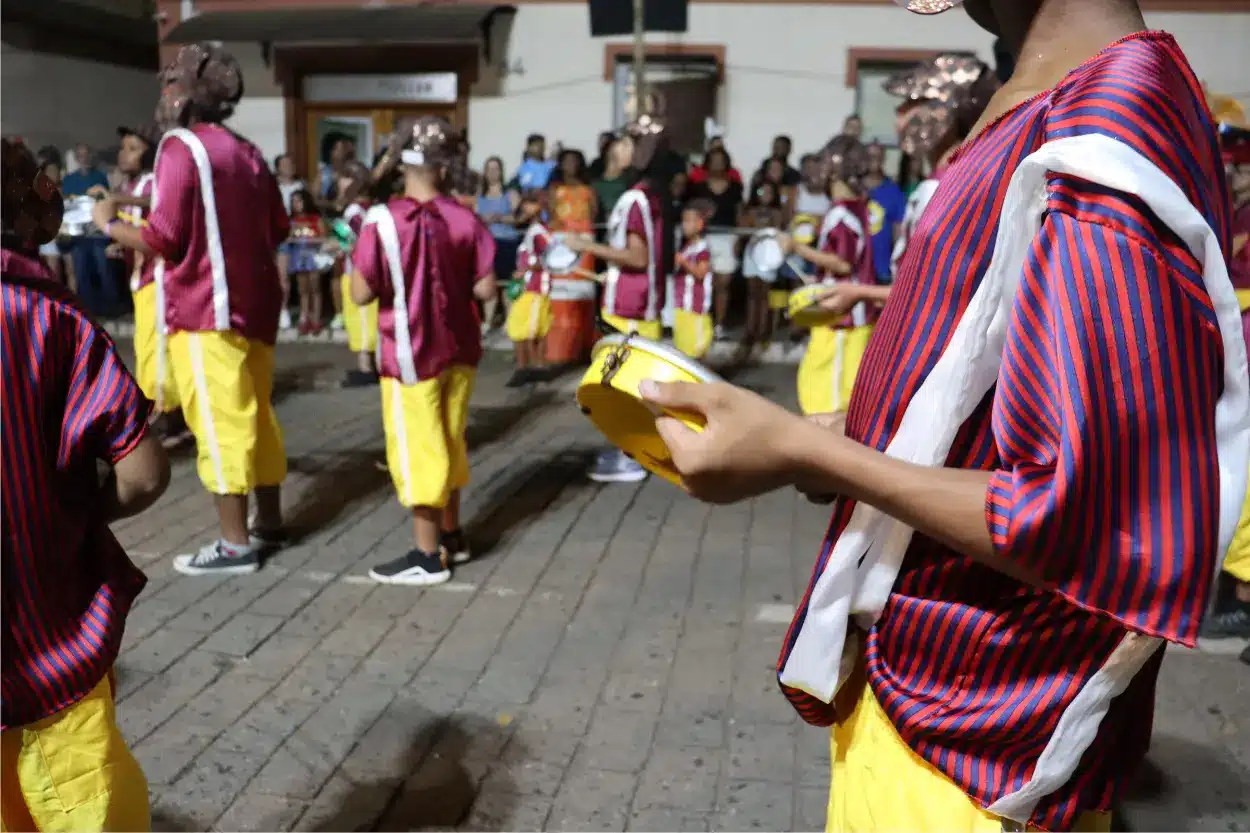 Foliões mirins esbanjaram simpatia e samba no pé
