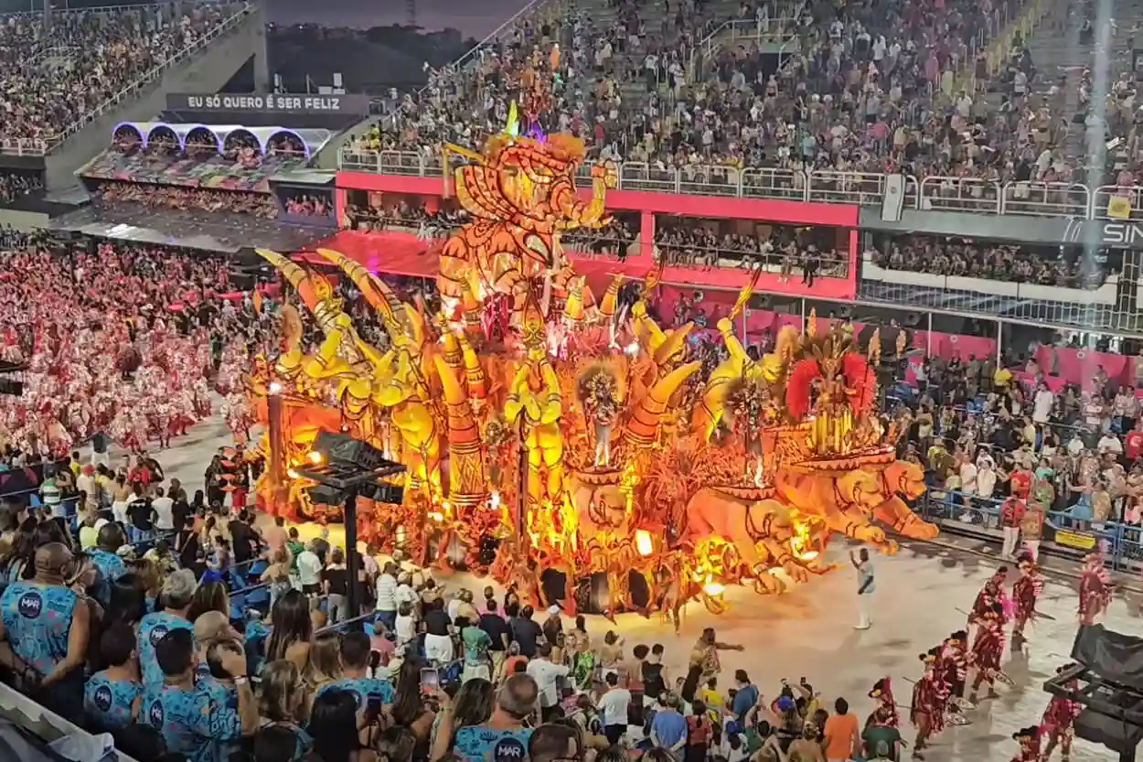 O enredo da escola foi baseado no livro “Sacerdotisas voduns e rainhas do Rosário: Mulheres africanas e Inquisição em Minas Gerais (século XVIII)”, de Aldair Rodrigues e do historiador marianense Moacir Maia, lançado em março de 2023.