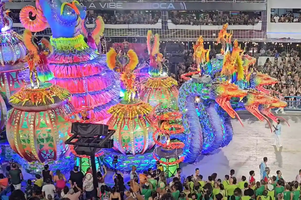 O enredo da escola foi baseado no livro “Sacerdotisas voduns e rainhas do Rosário: Mulheres africanas e Inquisição em Minas Gerais (século XVIII)”, de Aldair Rodrigues e do historiador marianense Moacir Maia, lançado em março de 2023.