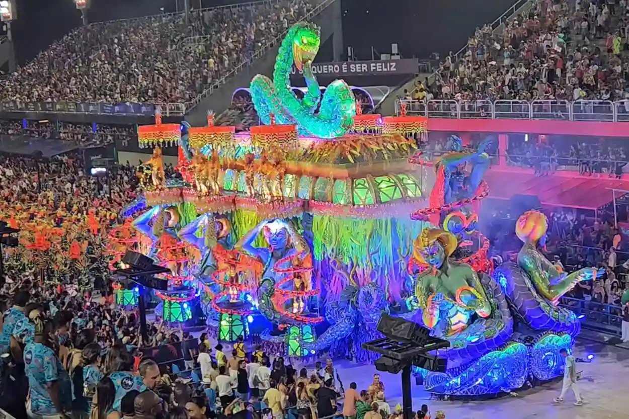 O enredo da escola foi baseado no livro “Sacerdotisas voduns e rainhas do Rosário: Mulheres africanas e Inquisição em Minas Gerais (século XVIII)”, de Aldair Rodrigues e do historiador marianense Moacir Maia, lançado em março de 2023.