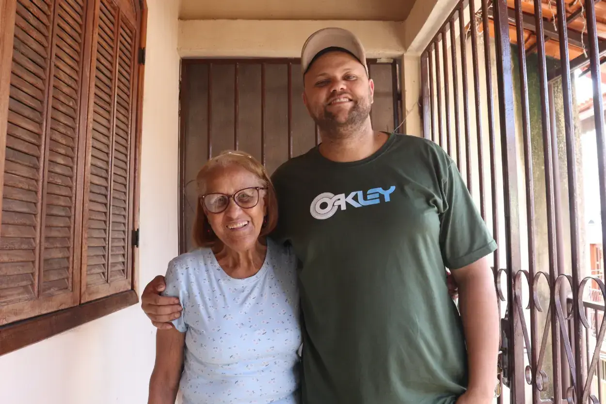 Geni e Gabriel Luiz são os responsáveis pela Maestro Ataíde, uma das duas escolas de samba do distrito de Passagem de Mariana