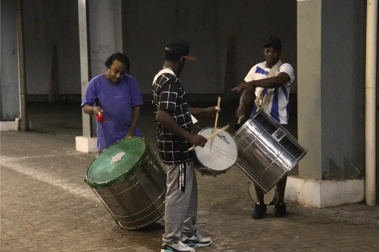 Até mesmo na bateria, as escolas de samba de Mariana contam com muitos integrantes jovens