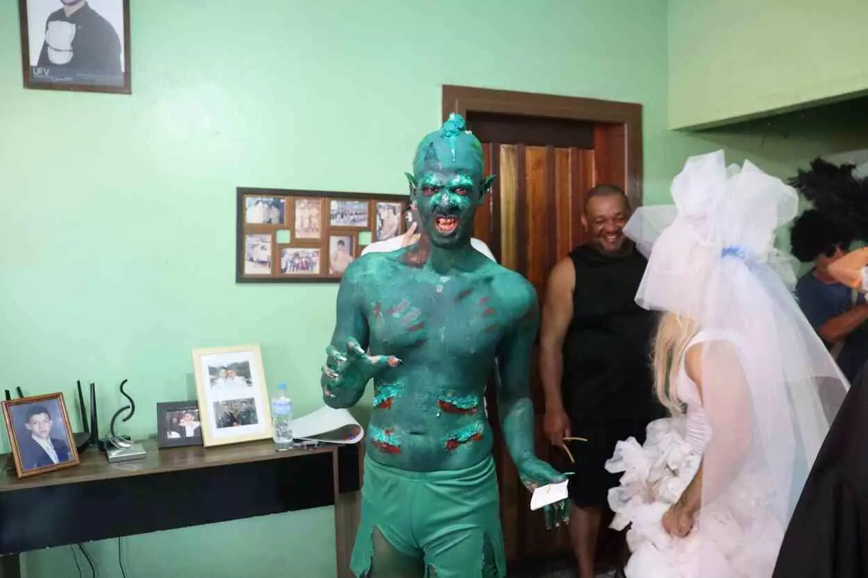 Fantasia do Caboclo d’Água foi inspirada em uma das lendas marianenses incluídas no tema do Carnaval Mariana 2024