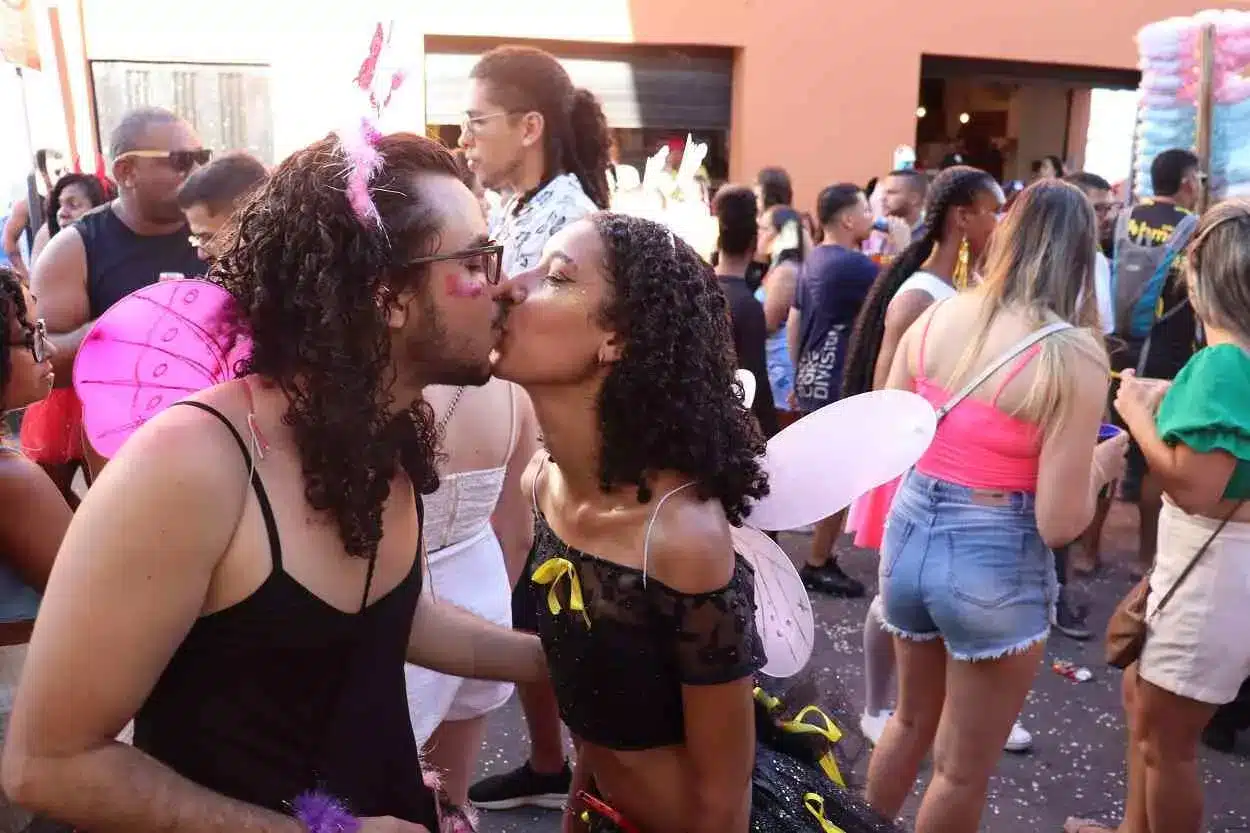 Casal de namorados na concentração da Banda dos Farrapos