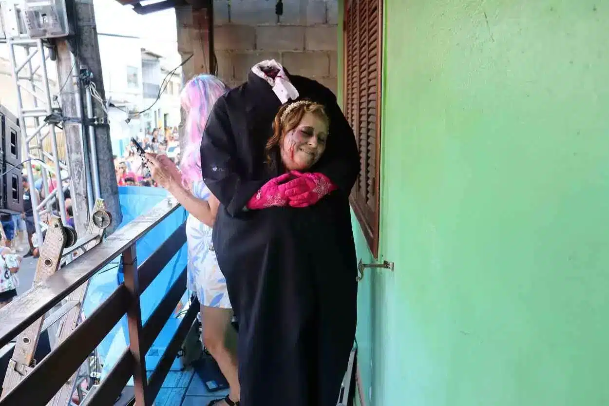 "Mulher sem Cabeça", vencedora do concurso de fantasias da Banda dos Farrapos