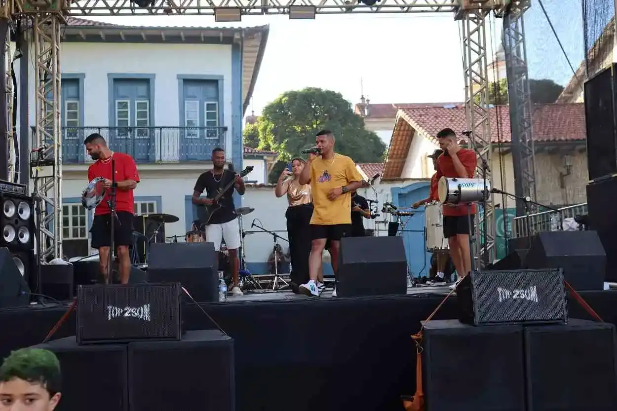 Apresentação do Profisamba, no Jardim, depois do desfile da Banda dos Farrapos