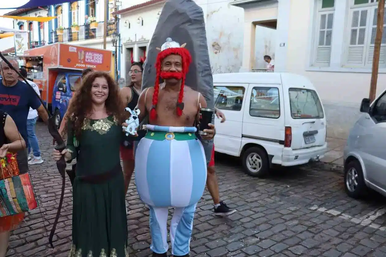 Muitas fantasias criativas foram exibidas durante o desfile da Banda dos Farrapos