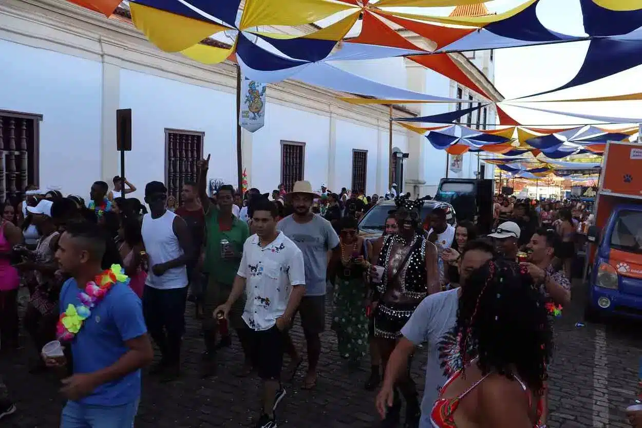 Não faltou entusiasmo das pessoas que participaram do desfile da Banda dos Farrapos
