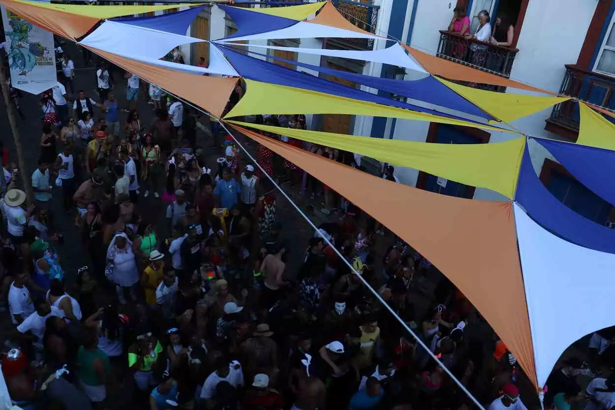 Não faltou entusiasmo das pessoas que participaram do desfile da Banda dos Farrapos