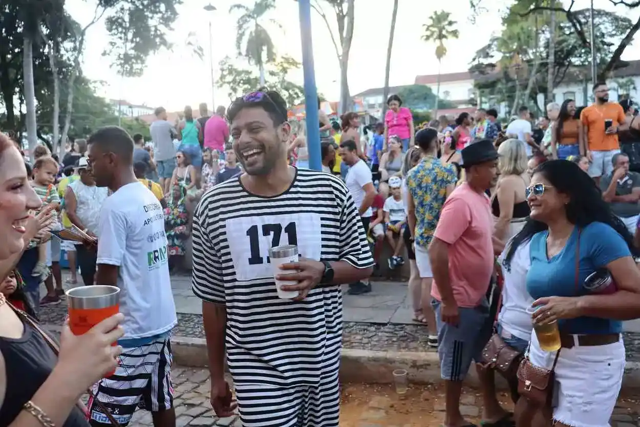 Desfile da Banda dos Farrapos também contou com fantasias mais tradicionais