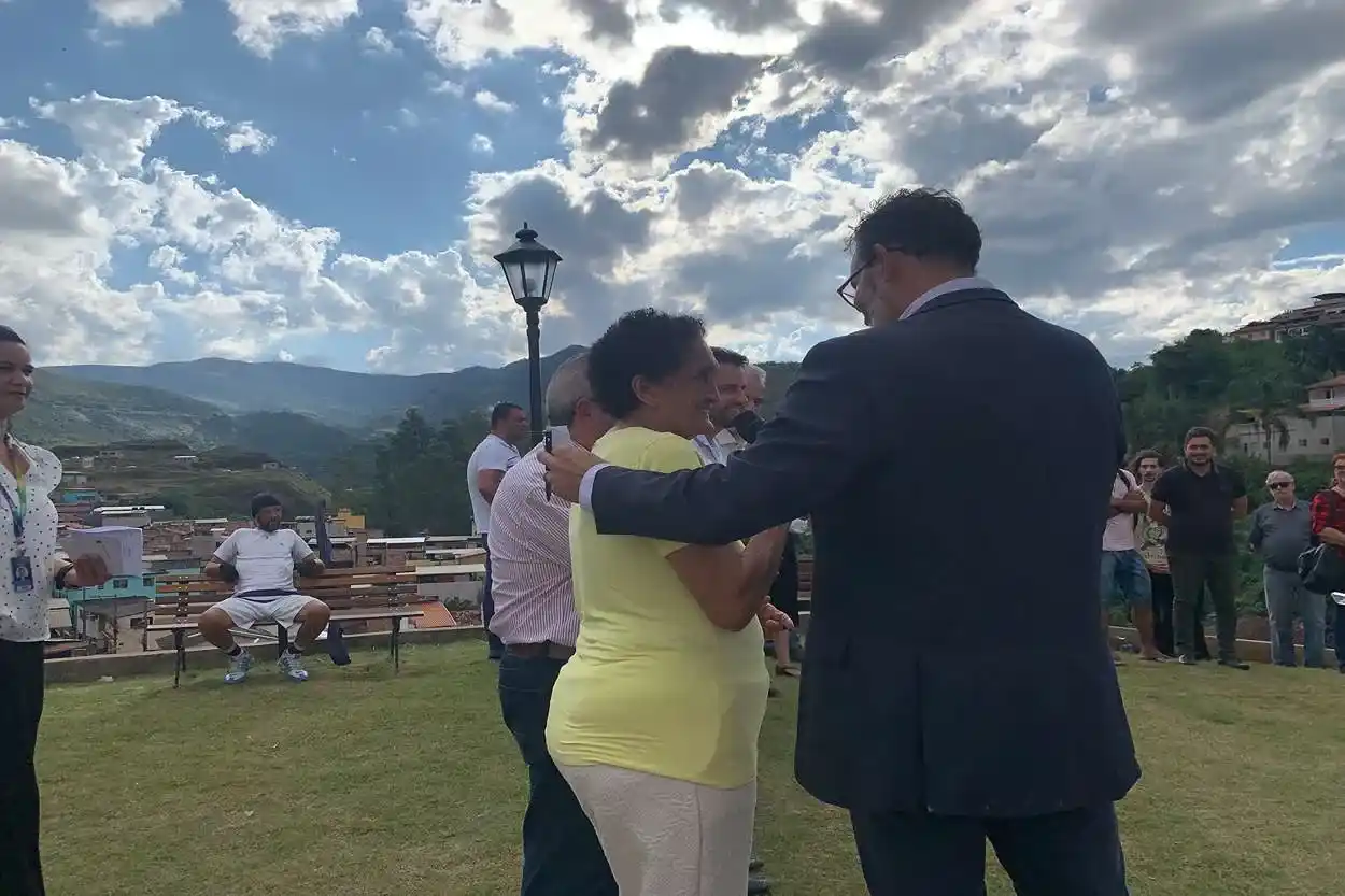 Dona Ia é moradora do bairro e cuida, há muitos anos, da Capela de Santo Antônio