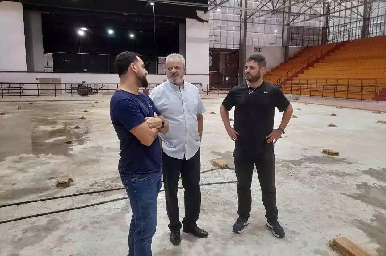 Lucas Motta, diretor do Cruzeiro Futsal, acompanhou Celso Cota e Gustavo Gomides na vistoria realizada na última sexta-feira (26) na Arena Mariana