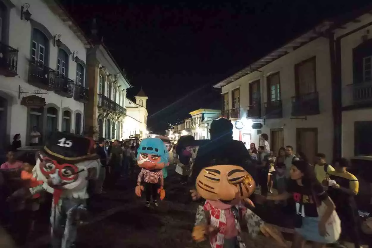 Cortejo do Bloconeco foi a atração principal da noite de sábado (27) atraindo muitos espectadores