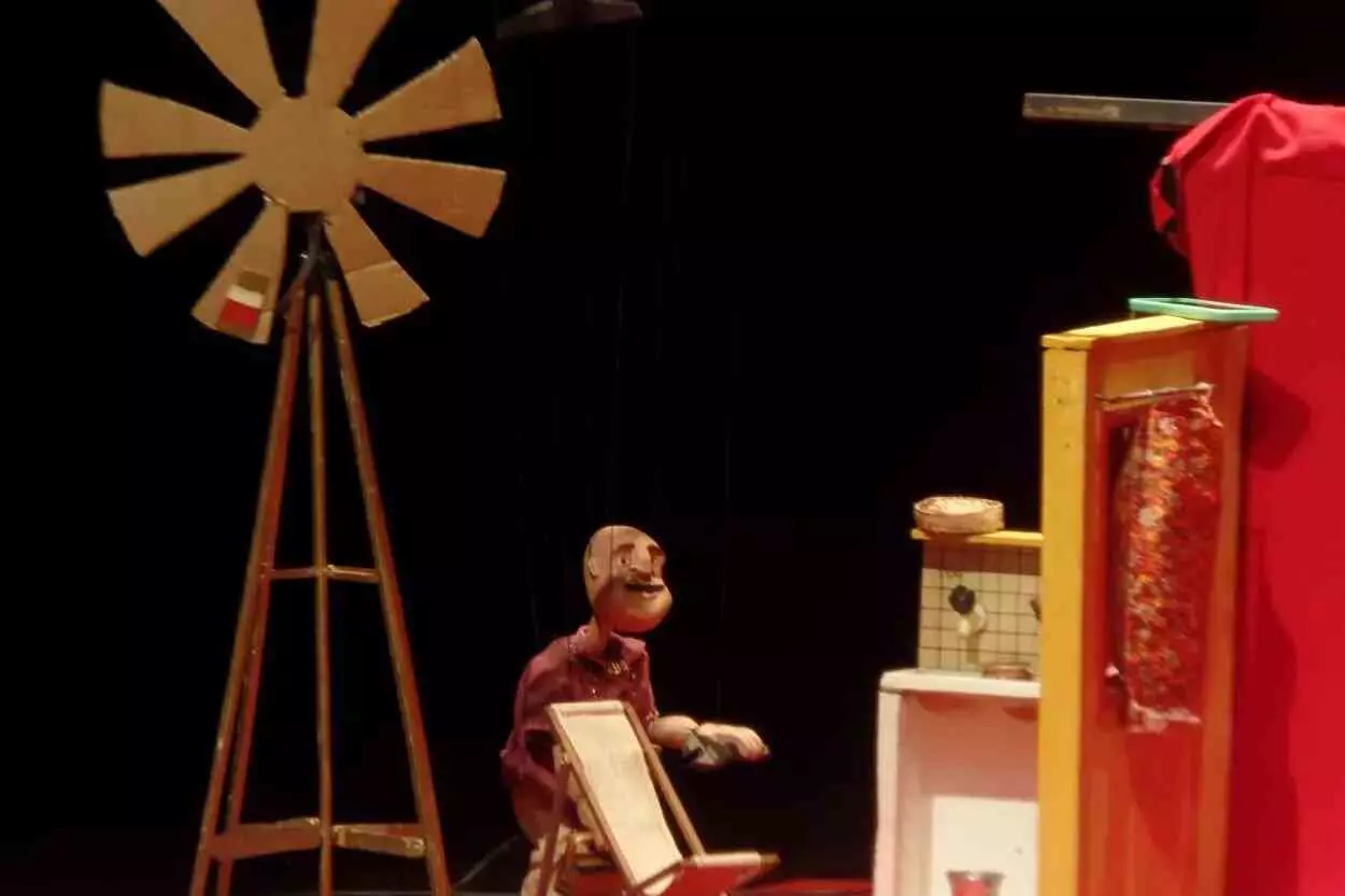 O espetáculo da família capixaba gira em torno de um catavento com defeito