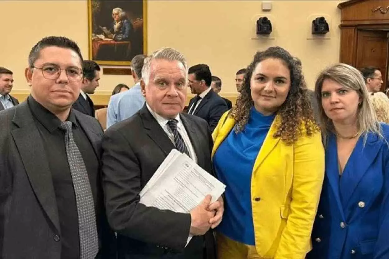 Asfav entregou documento para o deputado republicano Chris Smith, após a audiência nos EUA